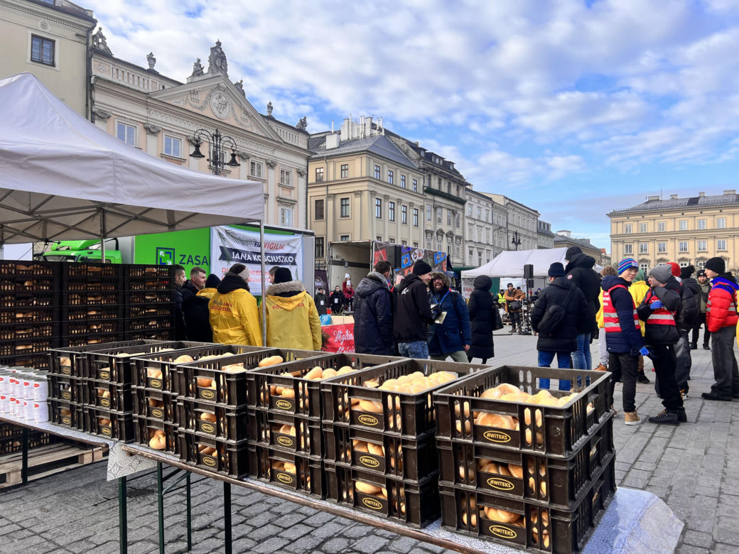XXVII Wiglia dla Osób Bezdomnych i Potrzebujących Jana Kościuszko ponownie na Rynku Głównym w Krakowie 