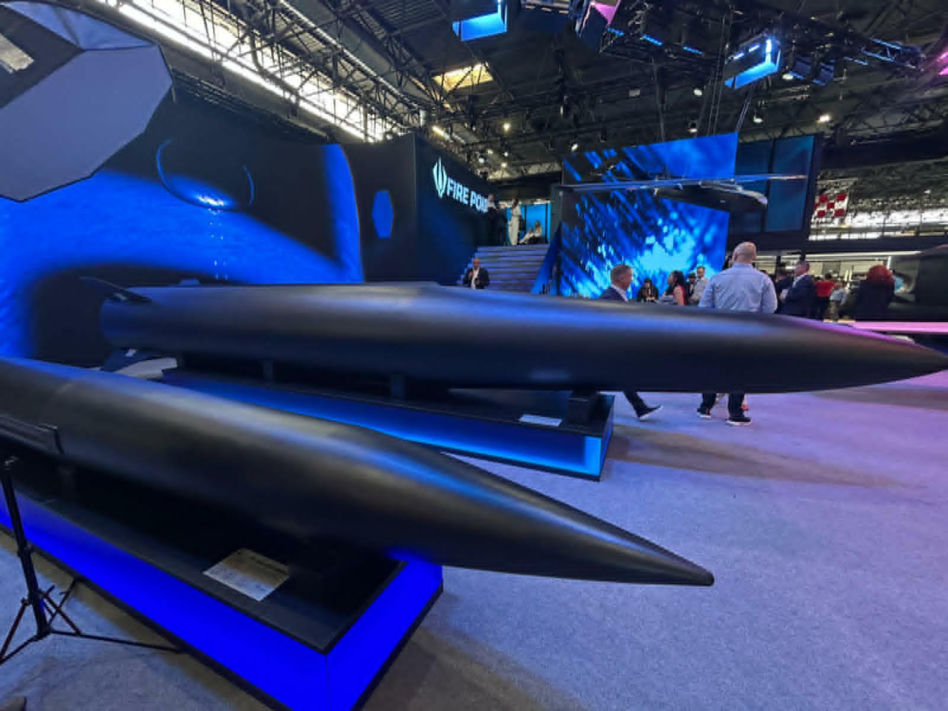 FP-5 „Flamingo” i makiety rakiet FP-7 oraz FP-9