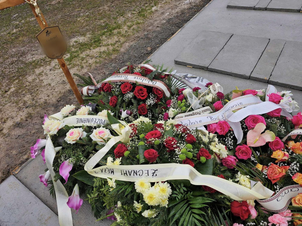 Grób 66-latka, który zmarł w radiowozie w Markowej