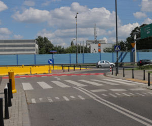 Zamknęli zjazd na osiedle. Mieszkańcy są wściekli
