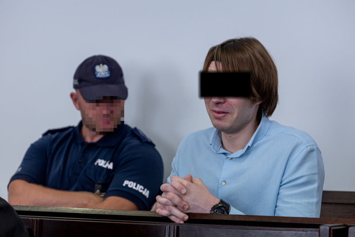 Skatował kolegę, teraz klęczy przed jego rodzicami