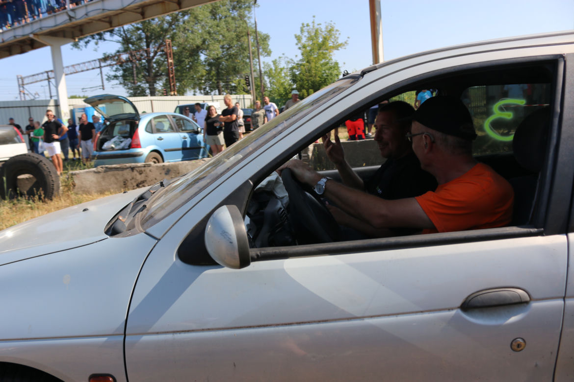 Charytatywny Wrak Race. Andrzej z Plutycz i Adam Kraśko zbierali pieniądze dla chorej Dominiki