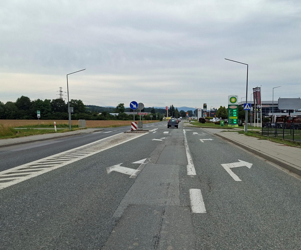 Duże utrudnienia dla kierowców przy wjeździe do Nowego Sącza