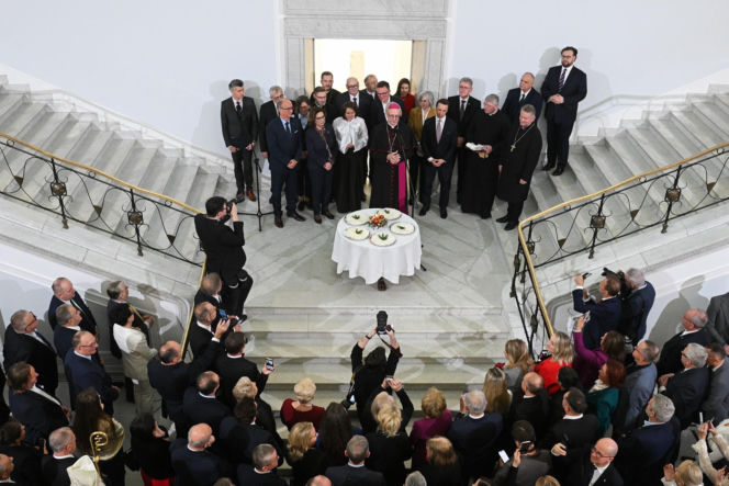 Połamali się opłatkiem w Sejmie