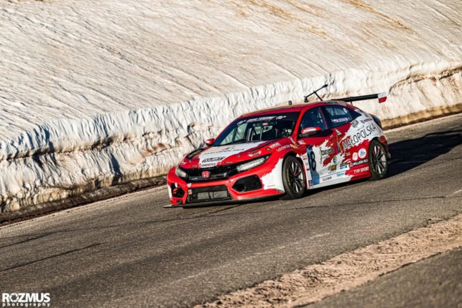 Maciej Serafin stanie na starcie ekstremalnego wyścigu Pikes Peak International Hill Climb