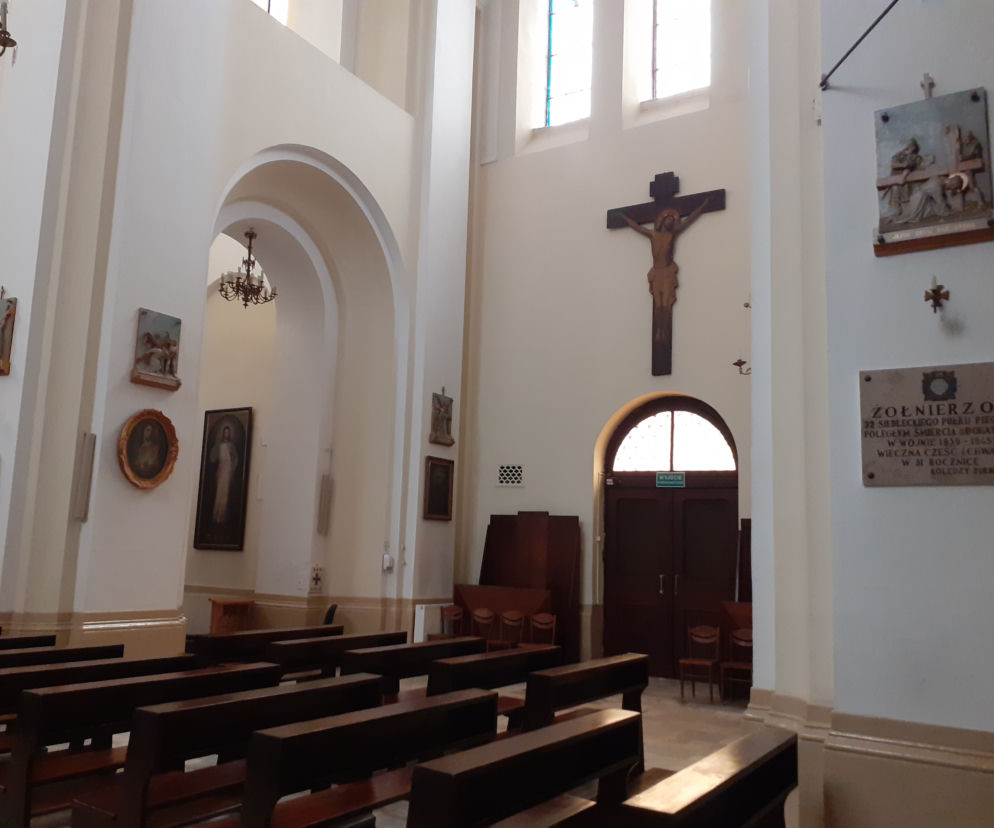 Jak wyglądał kościół garnizonowy w Siedlcach z zewnątrz i w środku w marcu 2021 roku?