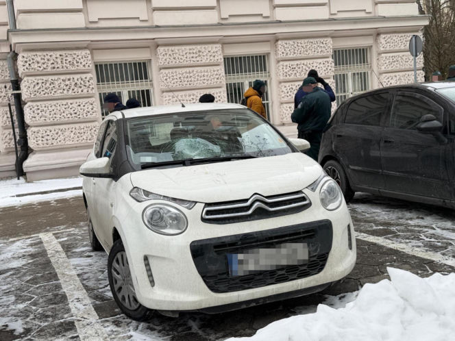 Przewiózł go na masce, to mu wybił szybę. Awantura w centrum Warszawy. "Poniosły emocje. Obaj byliśmy winni"