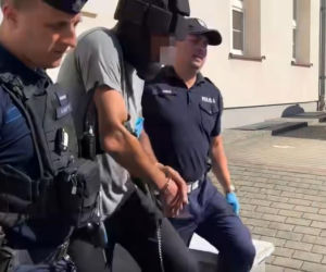 Krwawa kłótnia na Pomorzu! 43-latek wyszedł z mieszkania o własnych siłach, chwilę później zmarł 