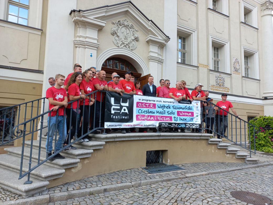 ​Zabytkowe traktory na rynku w Lesznie. Przedsmak festiwalu w Wilkowicach