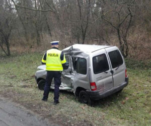 Policjanci wyjaśniają okoliczności wypadku, do którego doszło na DK 8 przed wjazdem do Suwałk od strony Augustowa