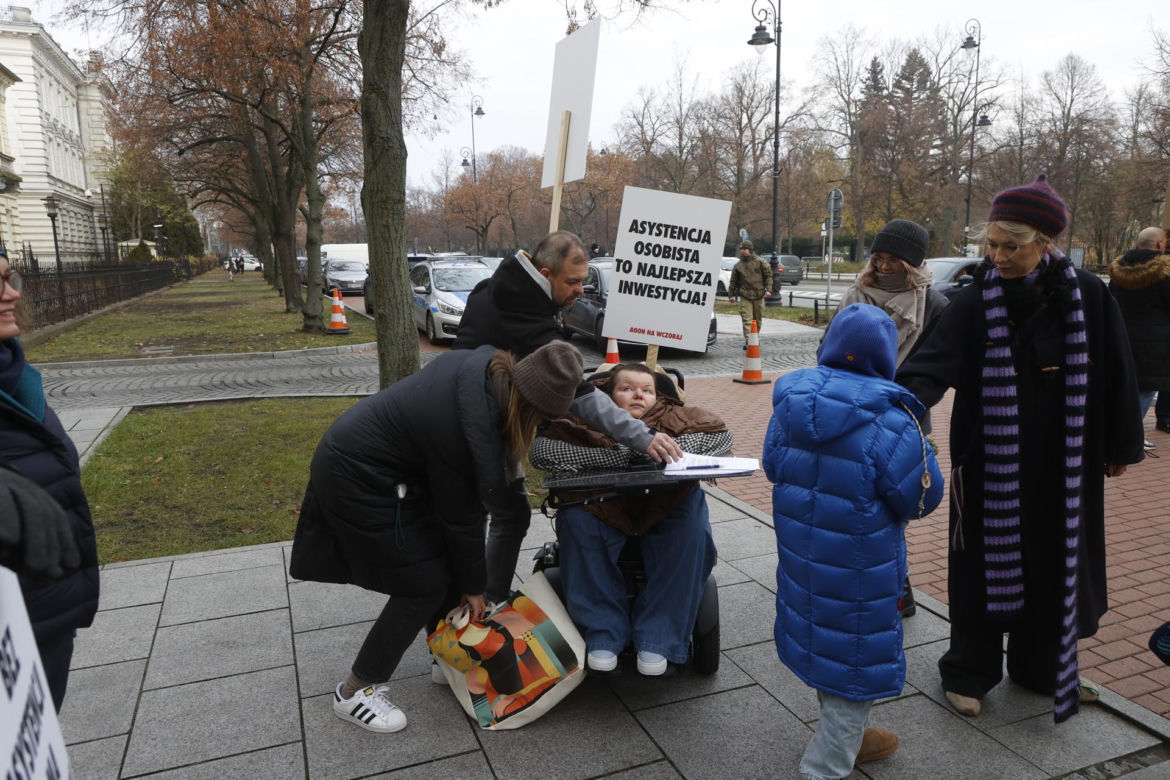 Protest osób z niepełnosprawnościami pod Kancelarią Premiera