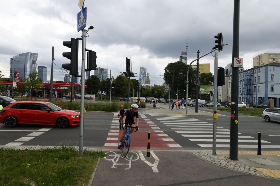 Tragiczny wypadek w Warszawie. Tramwaj potrącił rowerzystę na ul. Towarowej