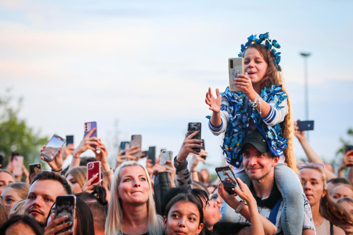 Sosnowiec Fun Festival. Publiczność szaleje przed sceną