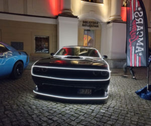 Świąteczny Zlot Amerykańskich Samochodów na Rynku w Lesznie