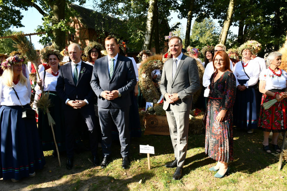 Tłumy na dożynkach w Olsztynku. Zobacz, jak wyglądało tegoroczne święto plonów