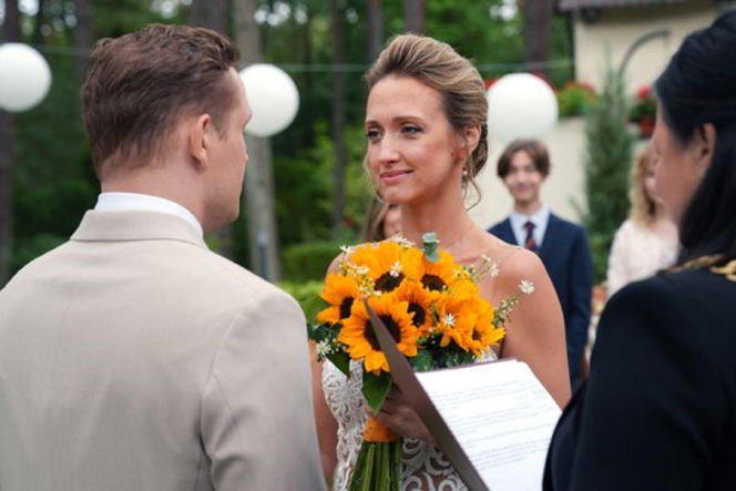 Barwy szczęścia, odcinek 3320. Hubert (Marek Molak),  Asia (Anna Gzyra)