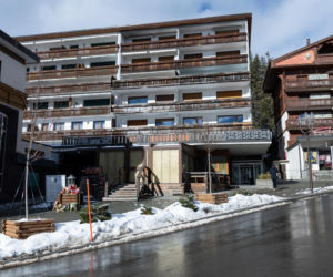 Szokująca decyzja sądu po pożarze w Szwajcarii! Nie żyje 40 osób, on chodzi wolno