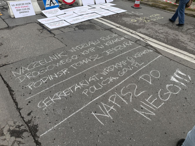 "Cichy marsz" w Krakowie po tragicznym wypadku. Zginęło młode małżeństwo