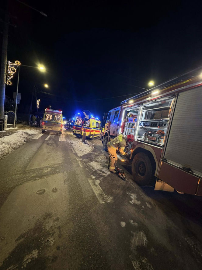Pijany kierowca rozbił auto pod Wołominem! Pięcioro rannych w szpitalu