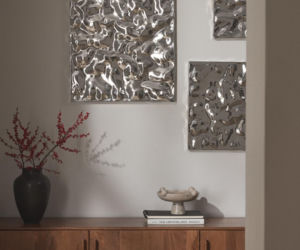 Trend rodem z przyszłości. Nowoczesne aranżacje z metalicznymi akcentami