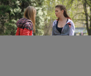 Pierwsza miłość. Aśka (Paulina Gałązka), Luiza (Klaudia Halejcio)