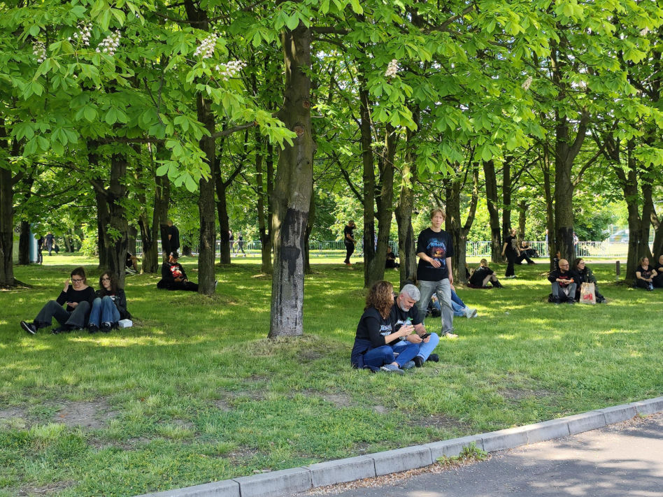 Długie kolejki i tłum fanów przed koncertem Metaliki