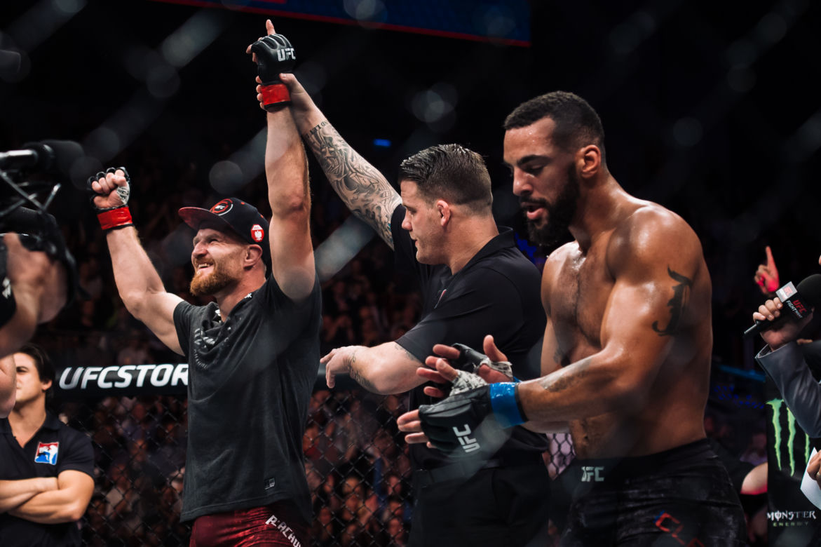 Ilir Latifi (zwycięstwo przez TKO) - 47 tysięcy dolarów