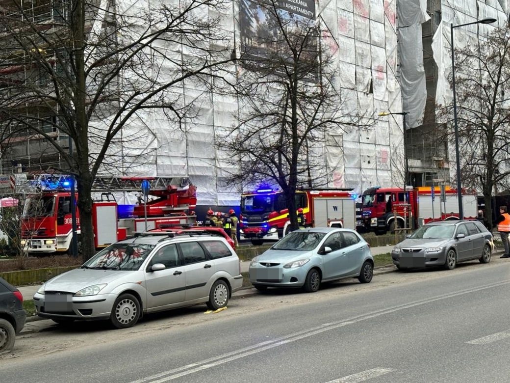Kłęby dymu nad Pragą-Południe. Pożar na budowie