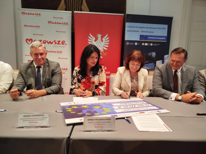 Dwie lokalne inwestycje z wysokim wsparciem unijnym. Umowy na budowę wiaduktu warszawskiego w Siedlcach i rozwój bioróżnorodności w Mrozach – już podpisane!