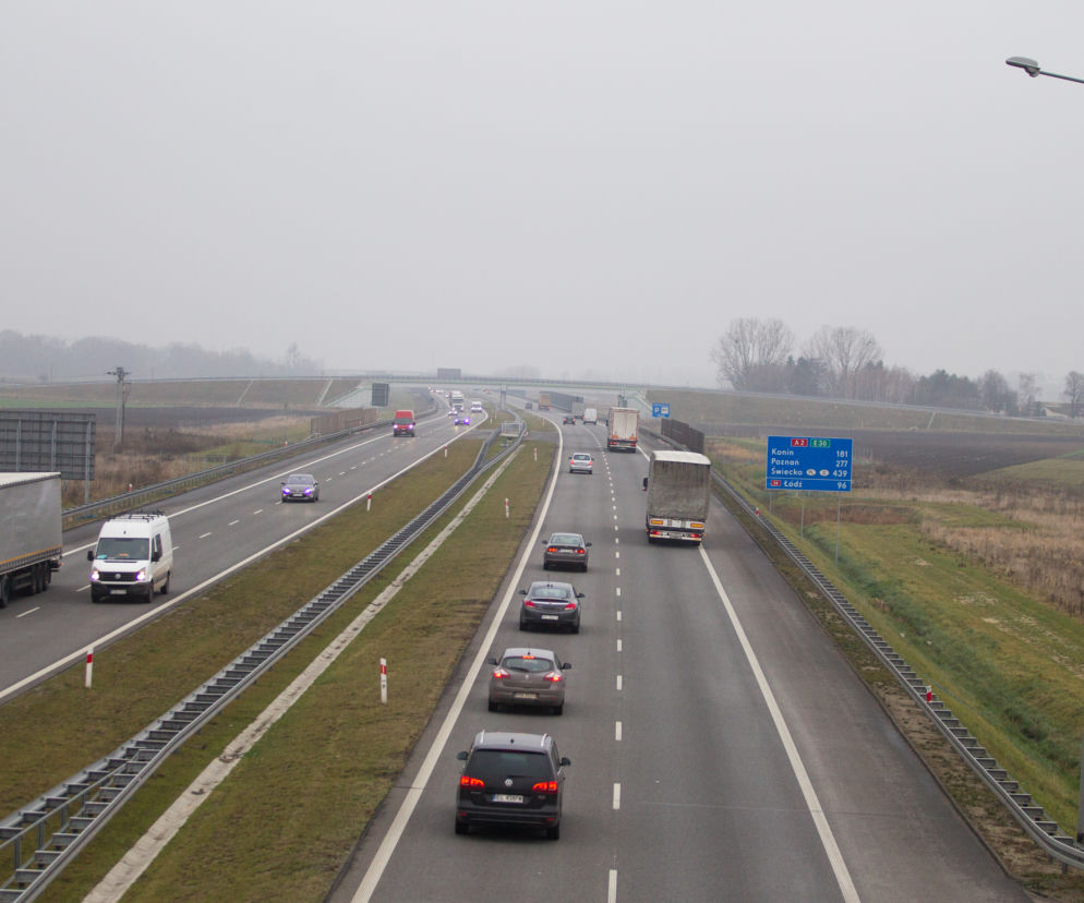 Kierowca uderzył w bariery na autostradzie (zdj. ilustracyjne)