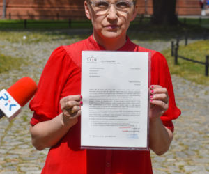 Joanna Scheuring-Wielgus pyta w Toruniu o dofinansowania dla księdza oskarżonego o pedofilię