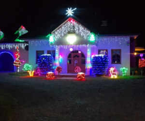 Magia Świąt w Świętokrzyskiem. Gdzie szukać najpiękniej oświetlonych domów? Rzepin i gmina Pawłów skradły show!