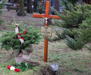 Tak wygląda grób Jana Lityńskiego w pierwszą rocznicę śmierci 
