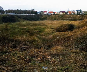 Wielki krater na Pogodnie