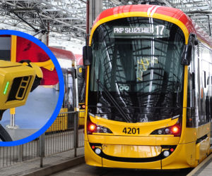 Pies-robot odwiedził tramwajarzy. Niecodzienny gość w zajezdni na Bielanach