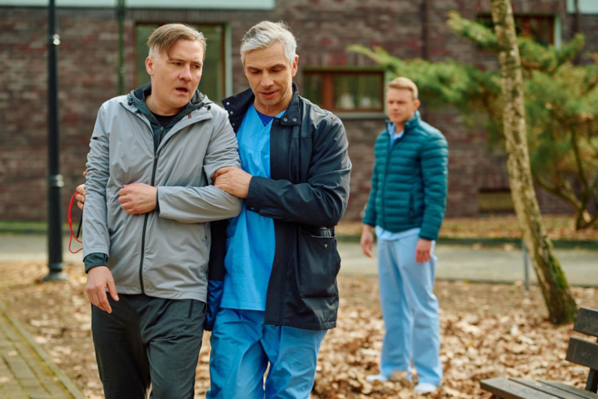 Na Wspólnej odc. 4241. Greg Kalski (Michał Sitarski), Kamil (Kazimierz Mazur), Tomasz Adamski (Tomasz Piątkowski)
