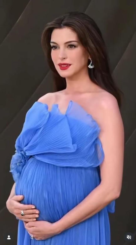 Anne Hathaway