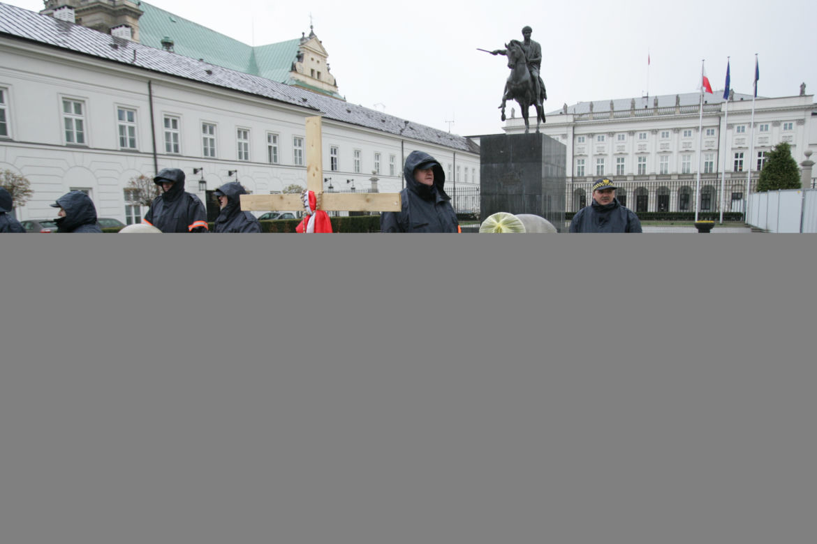 KRZYŻ POWRACA.