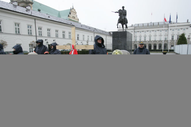 KRZYŻ POWRACA.