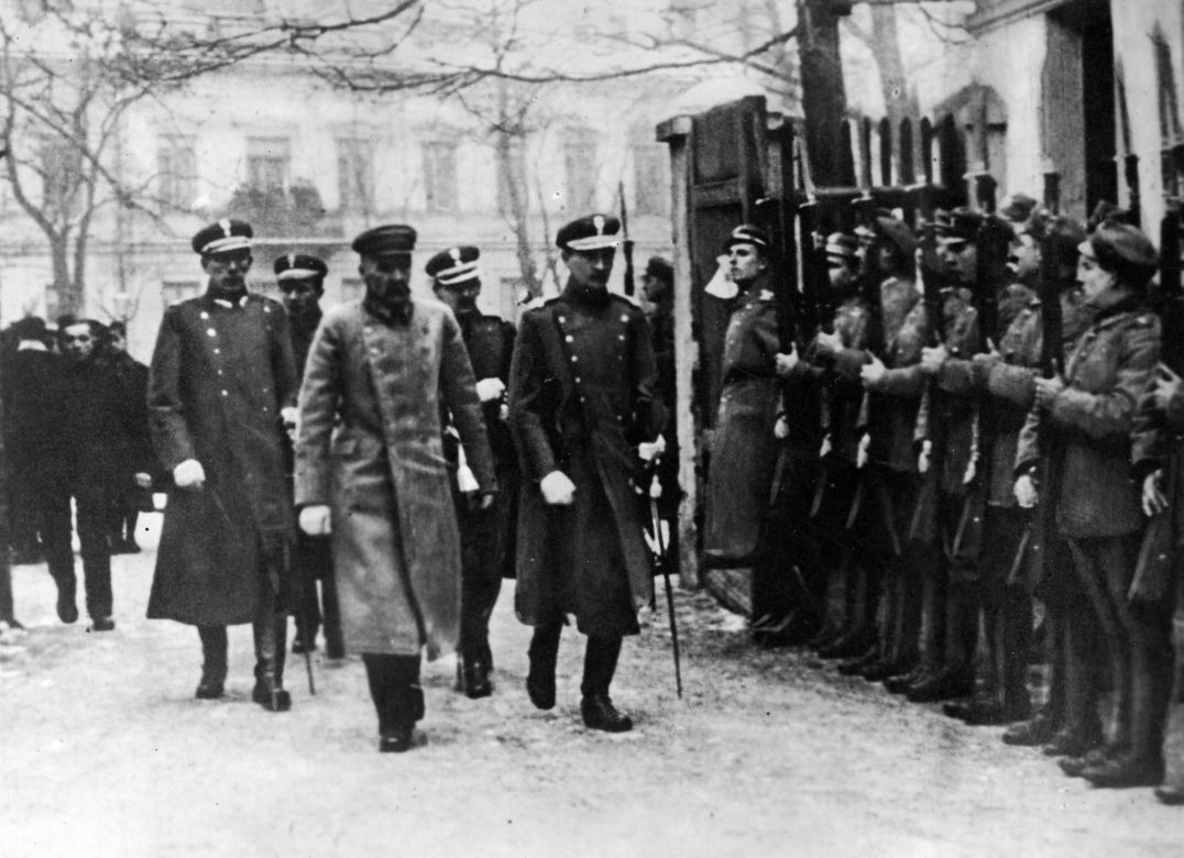 Krzyk narodzin II RP. Sejm II RP 17 marca 1921 roku uchwalił pierwszą, nowoczesną konstytucję