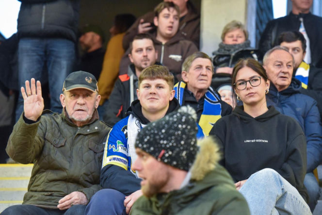 PRES Grupa Dewloperska Toruń - Abramczyk Polonia Bydgoszcz, zdjęcia kibiców i zawodników z pożegnania Adriana Miedzińskiego