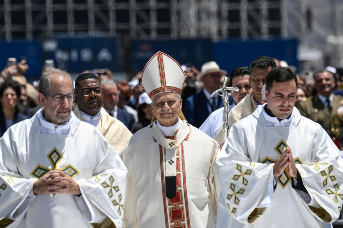 Hiszpania/ Papież wyszedł z samolotu; odlot z Teneryfy opóźniony, nie chciał włączyć się silnik