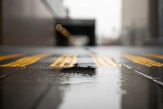 Piesi na Opolszczyźnie pod lupą. Gdzie czai się największe zagrożenie przed świętami?