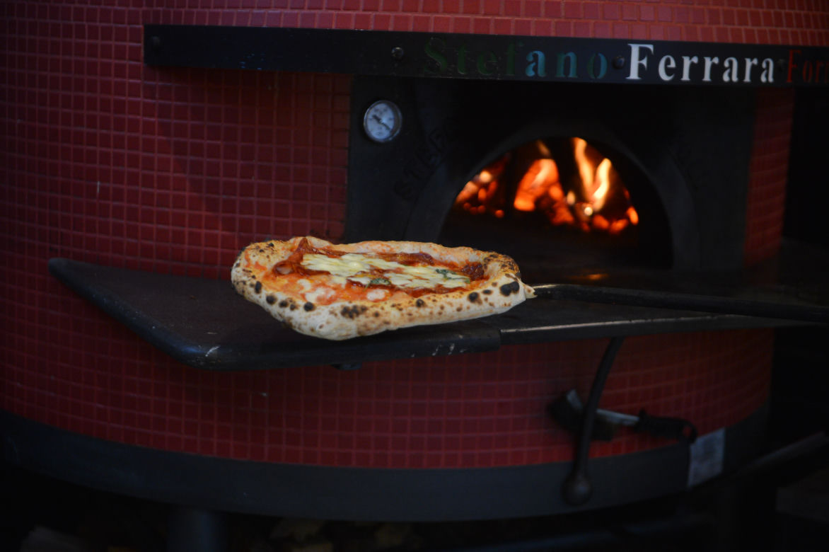 Napadli z bronią na właściciela pizzerii