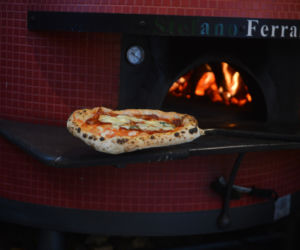 Napadli z bronią na właściciela pizzerii