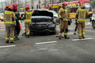 Jechali do wykolejonego tramwaju, doszło do wypadku. Trzy osoby ranne