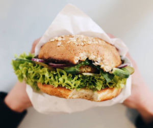 Gdzie zjeść dobrego burgera? TOP 10 burgerowni w Warszawie, które musisz odwiedzić [RANKING]