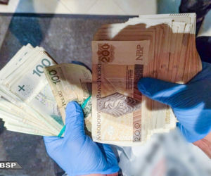 AK-47, pistolet Glock, tysiące tabletek, a to nie wszystko. Spektakularna akcja CBŚP w Krakowie