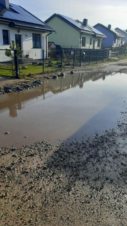 Tak wygląda droga osiedlowa w Kawęczynie pod Toruniem