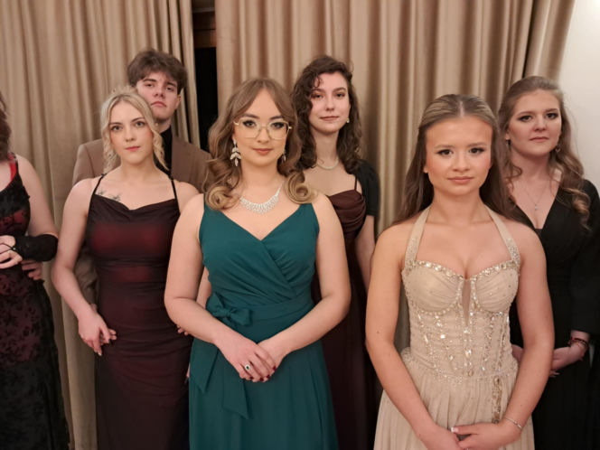 Studniówka 2026 maturzystów Zespołu Szkół Zawodowych nr 1 w Starachowicach